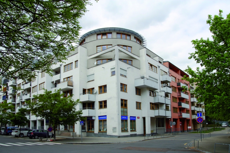 Budova OI Obchodní institut Praha 5